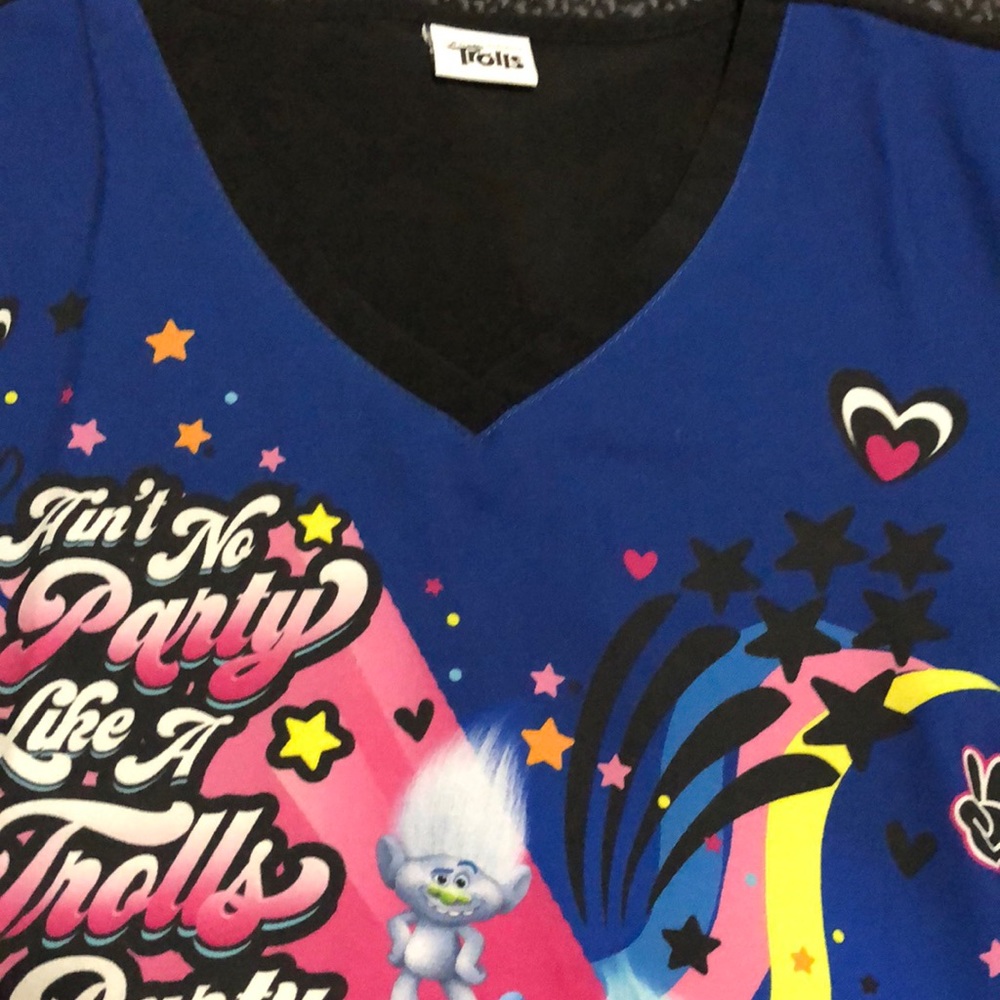 Scrub top